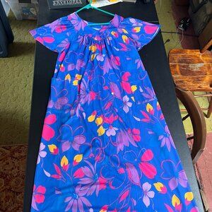 Vintage Hawaiian Muʻumuʻu Dress – Bright Floral Print – Size XS/S
